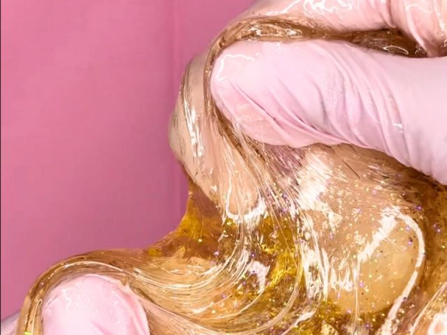 Sugaring vs Waxing: A Comprehensive Guide to Gentle Hair Removal