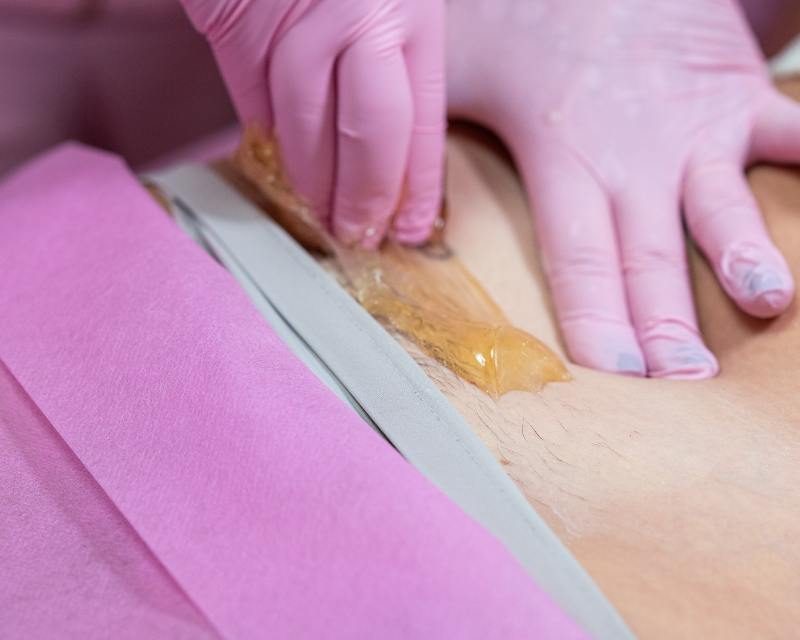 Why Choose Sugaring Over Waxing? 🍯✨